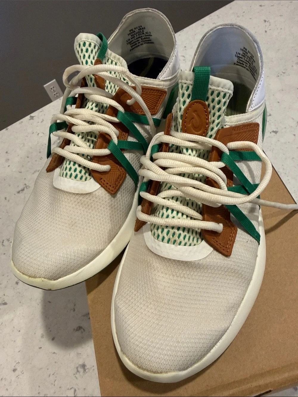 OluKai Manele Men’s Breathable Golf Shoe